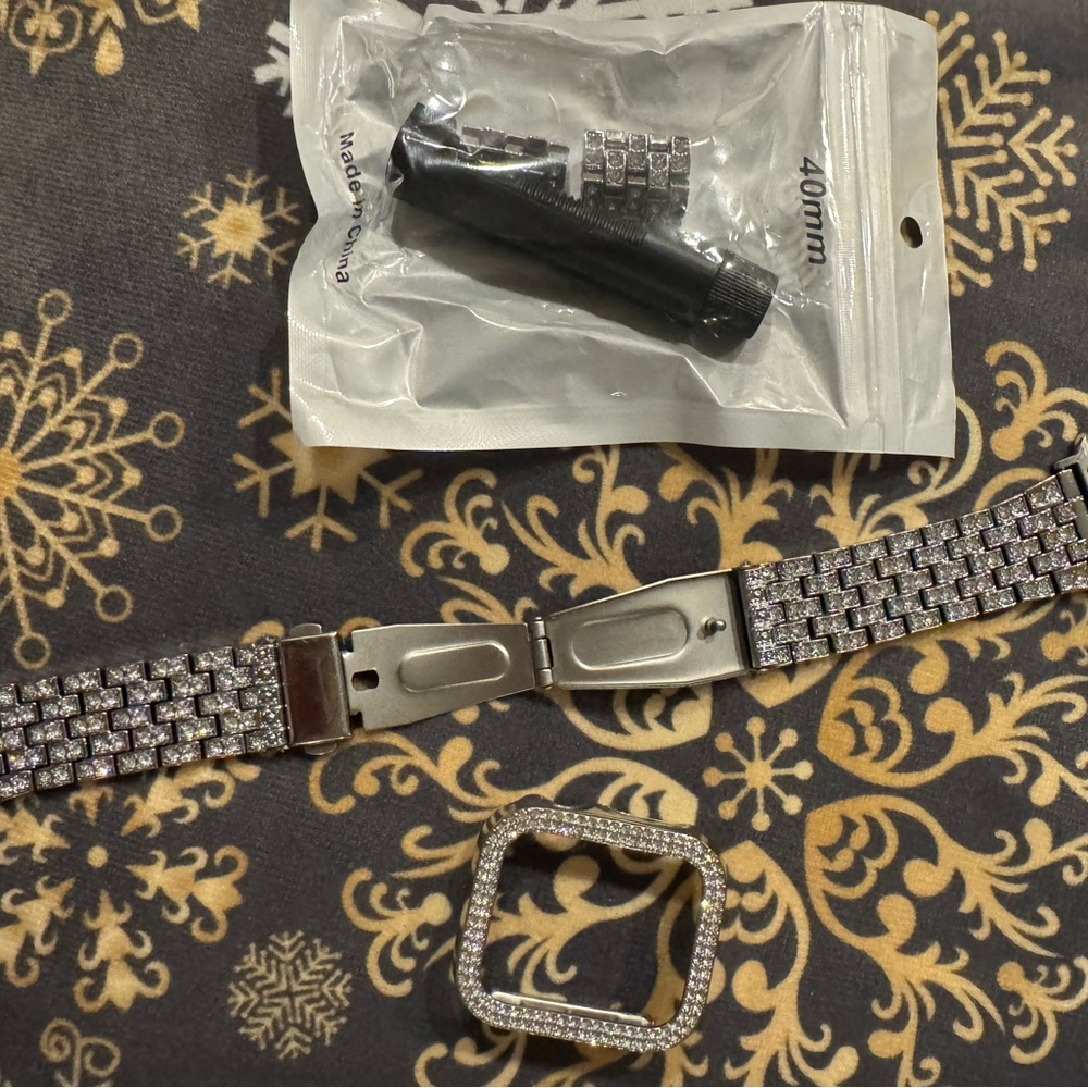 Elegant Silver Women’s Apple Watch Band